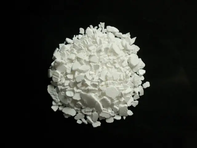 Calcium chloride flakes
