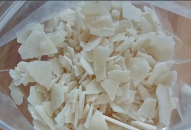 Magnesium chloride flakes